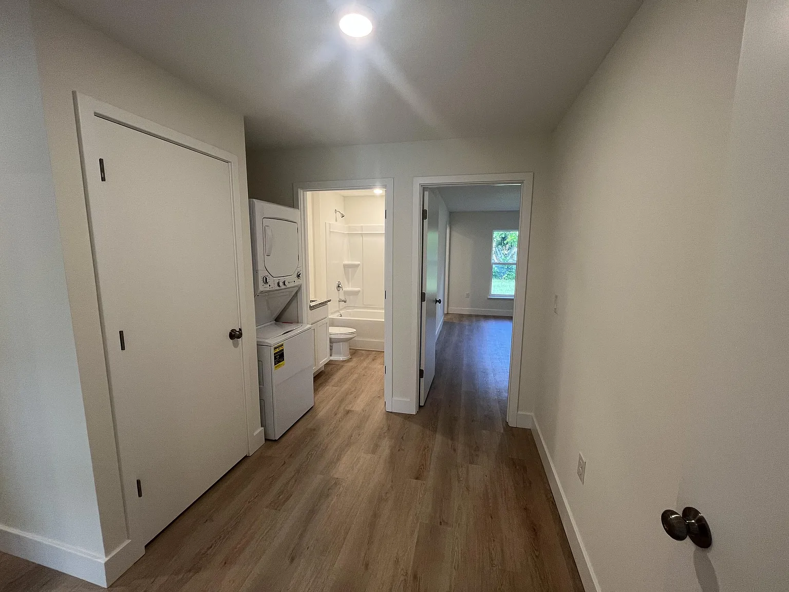 3 bed, 2.0 bath, 1140 sqft, $2,400 — Photo 3