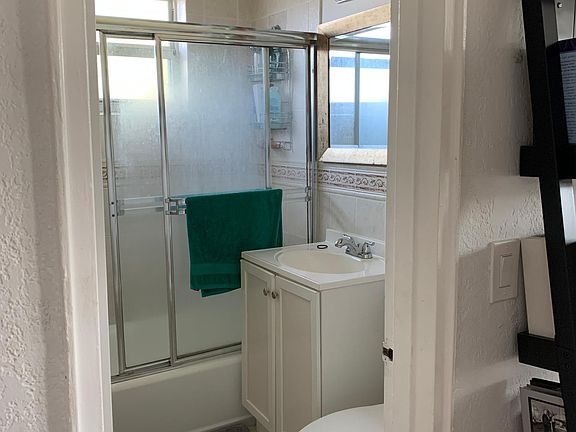 2nd image of 210 Mendoza Ave APT 4