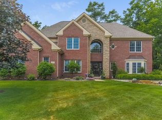 200 Fairway View Ct, Oxford, MI 48371