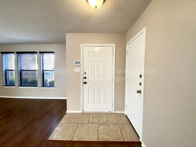 2510 Village Pkwy — Photo 10