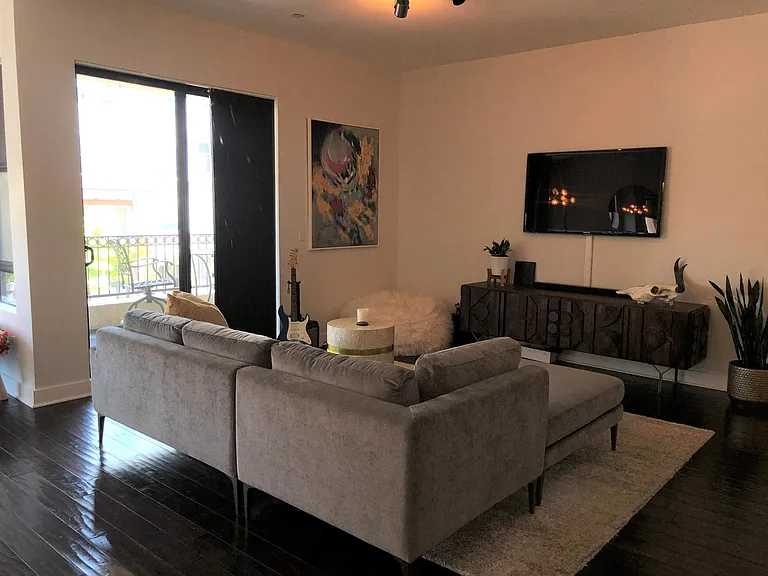 395 E 4th St #21 — Photo 11