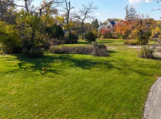 1930 Sunset Ridge Rd, Northfield, IL 60093