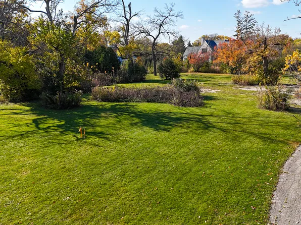 1930 Sunset Ridge Rd, Northfield, IL 60093