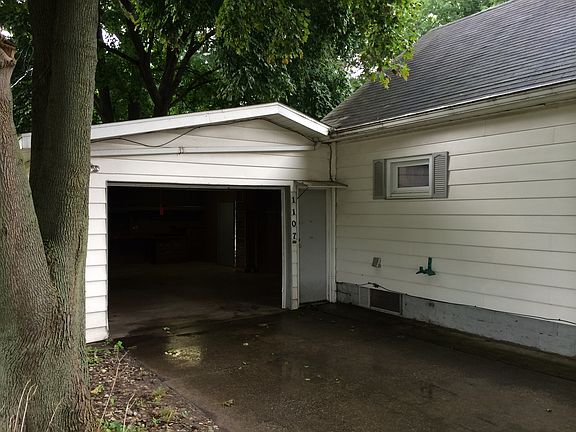 3rd image of 1107 E Hively Ave