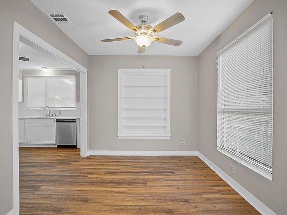5th image of 38 Vaughn Dr