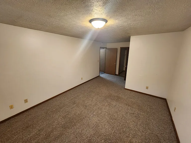 100 Bridgewater Ct — Photo 2