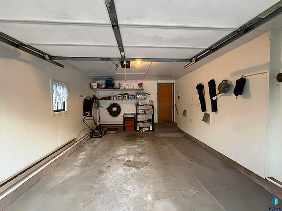 5th image of 1018 N Elm St