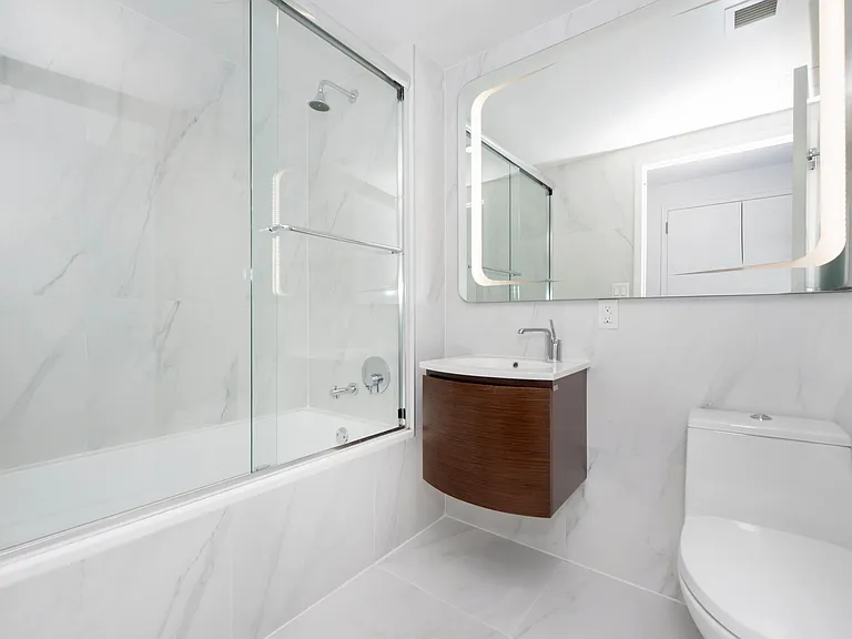 138 E 12th St #4I — Photo 7