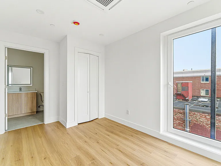 1035 Commonwealth Ave — Photo 110
