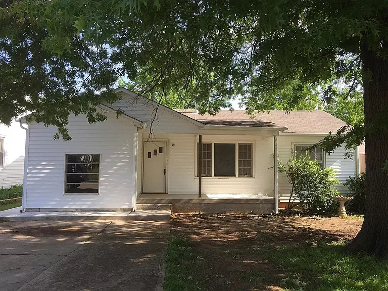 3417 Pioneer St — Photo 2