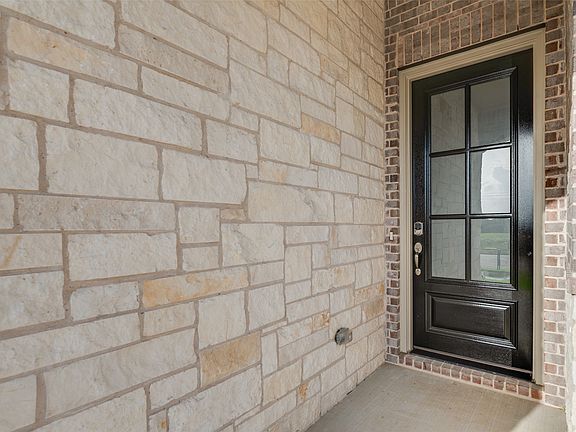 5th image of 4112 Picton Ave