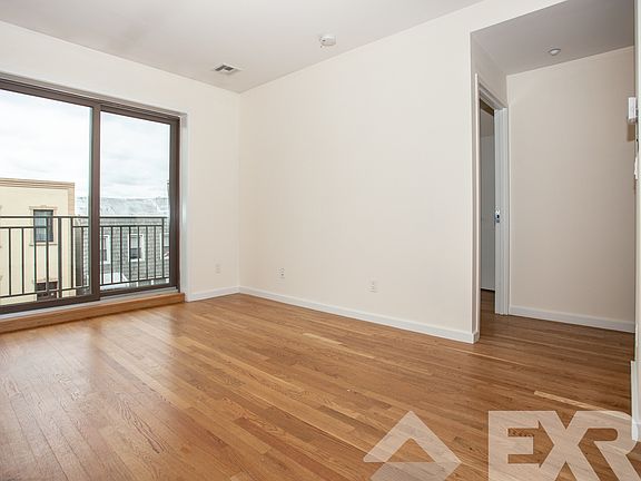 5th image of 261 Eckford St #2R