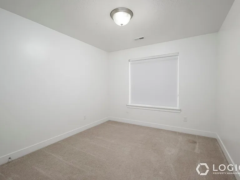 164 N Valcrest Dr — Photo 7