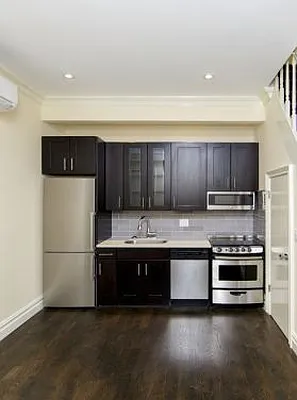 Rented by Icon Realty Management | media 66