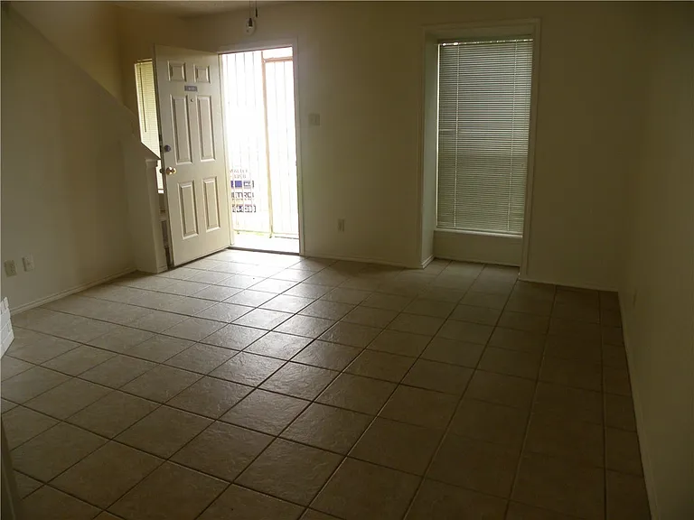 4818 Elmhurst Ln — Photo 3