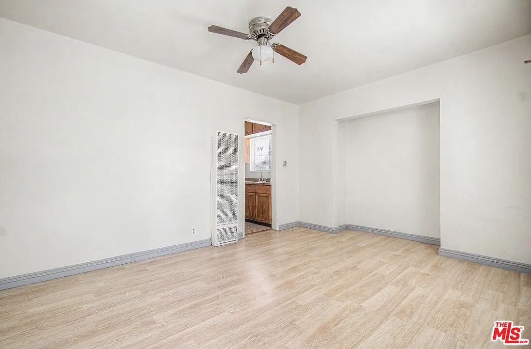 1 bed, 1.0 bath, 3002 sqft, $2,000 — Photo 2
