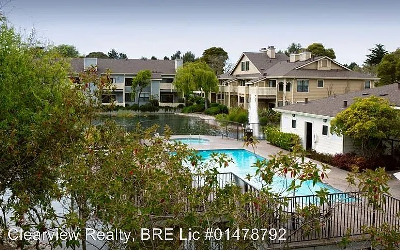 81 Lakeshore Ct photo 1