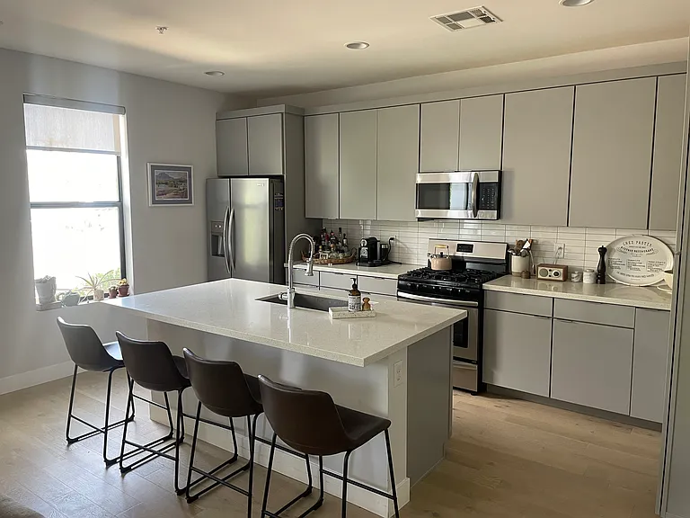 4339 N 27th Pl — Photo 9