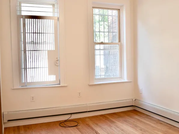 110 Graham Avenue image 12 of 18