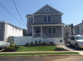 153 E Santa Barbara Rd, Lindenhurst, NY 11757