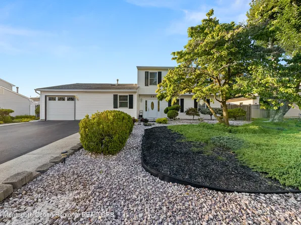 24 Snowdrift Lane, Howell, NJ 07731