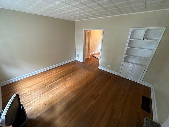 2nd image of 621 Geddes St