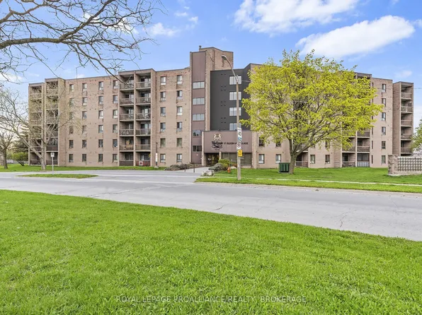 17 Eldon Hall Pl #206, Kingston, ON K7M 7H5