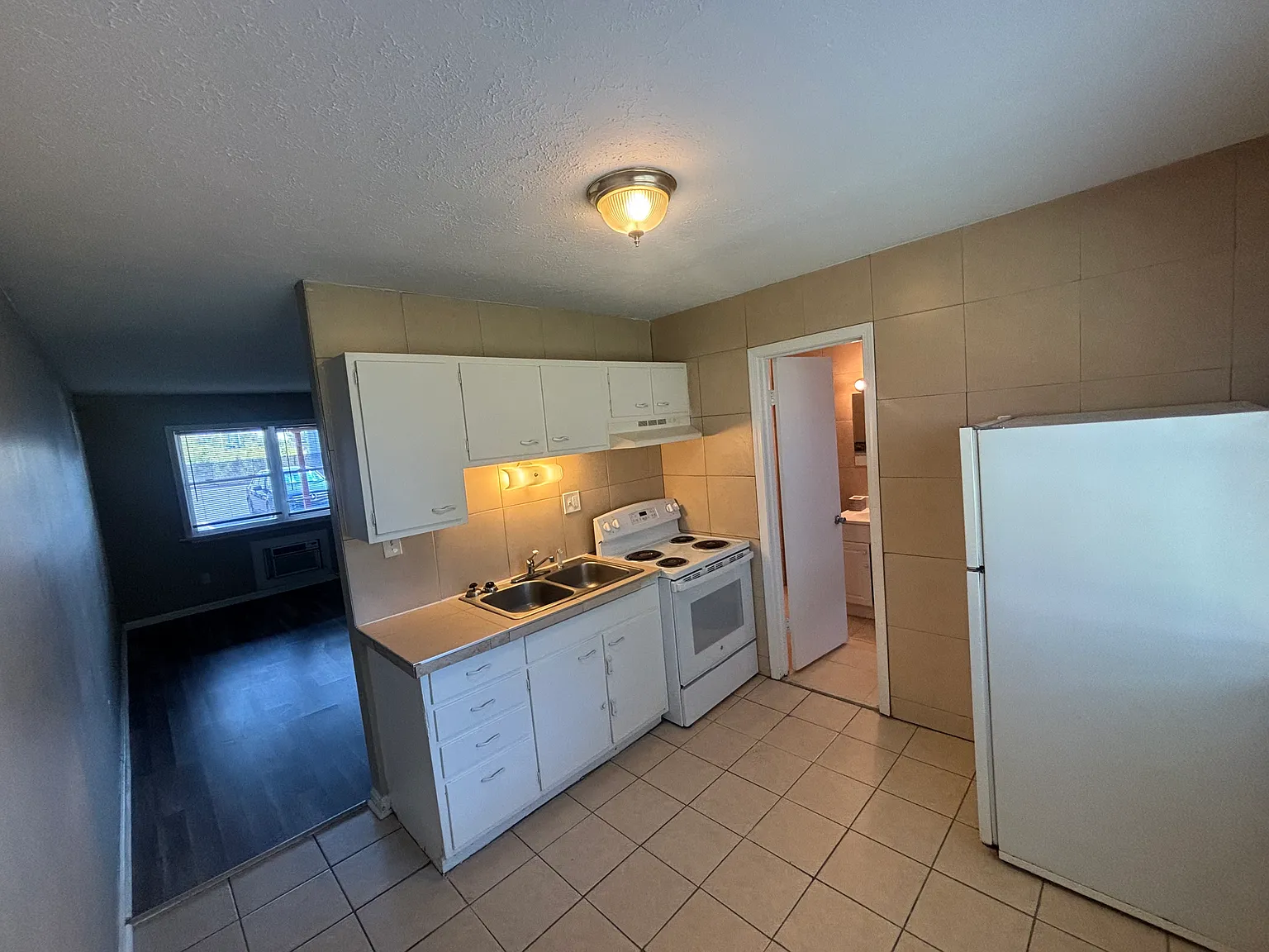 1 bed, 450 sqft, $975 — Photo 3