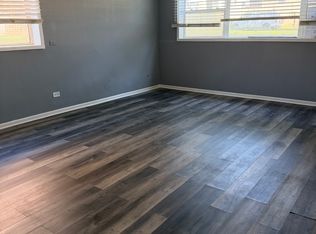 2101 Williamsburg Dr #102, Waukegan, IL 60085