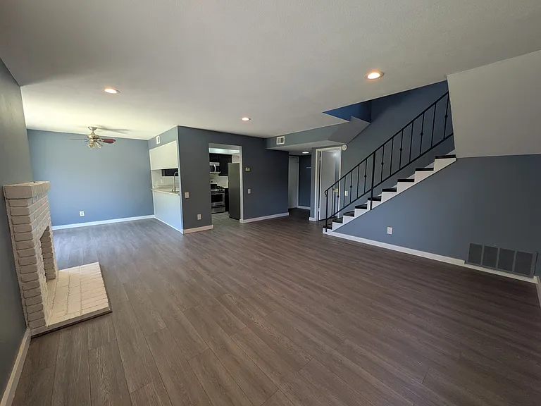 1738 Lynne Dr #20 — Photo 2