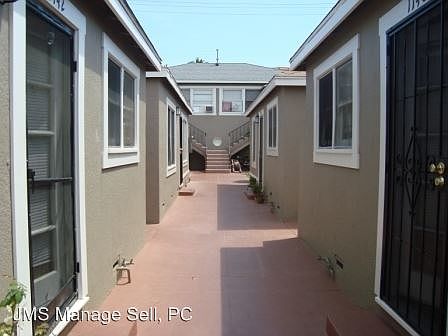2nd image of 1144 1/2 Freeman Ave