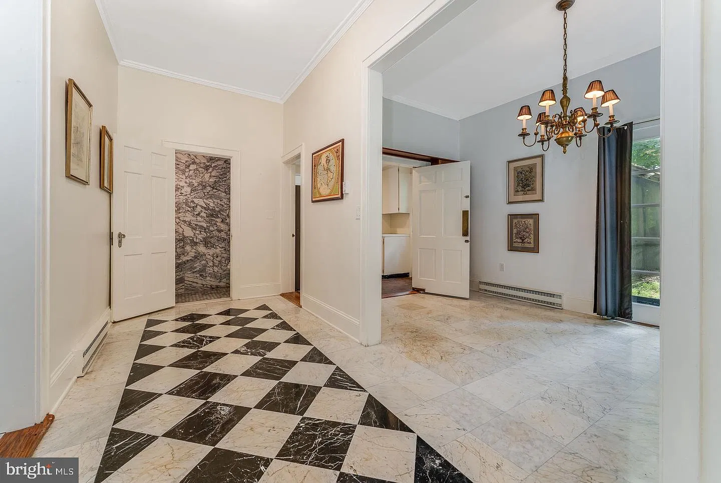 4 bed, 2.0 bath, 3340 sqft, $5,000 — Photo 4