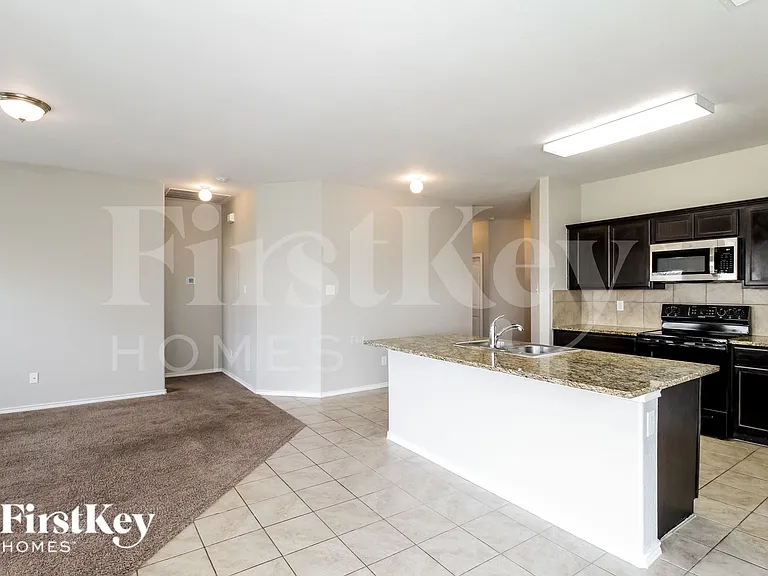 303 Preakness Ln — Photo 4