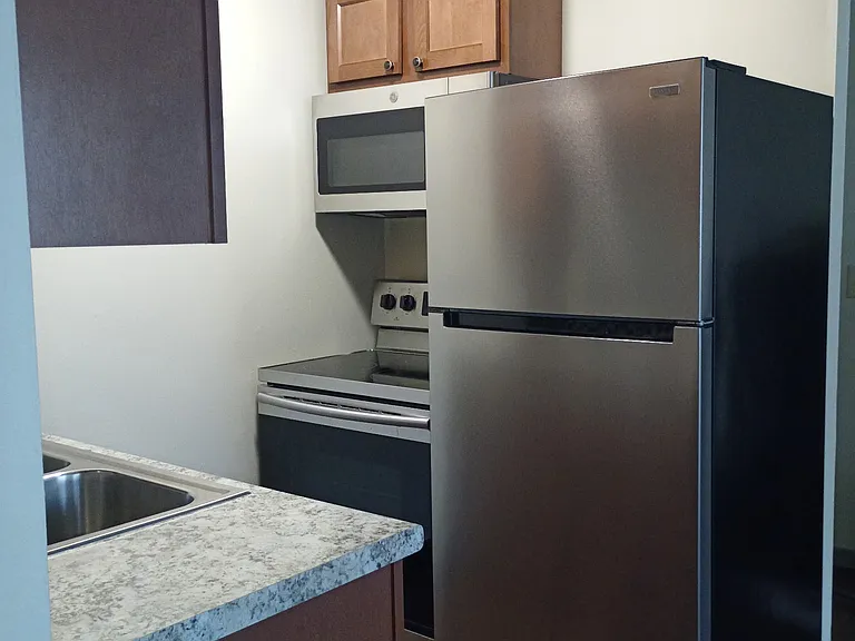4655 Hamilton Ave #9 — Photo 1