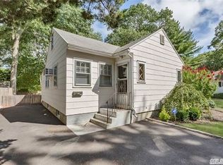 1317 Boston Ave, Bay shore, NY 11706