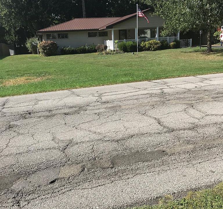 1st image of 703 S Forest Lawn Dr