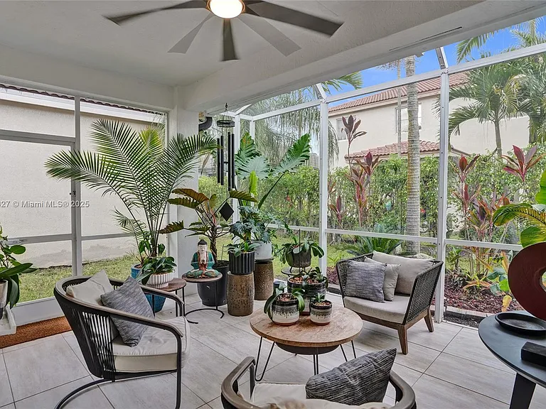 1725 Winterberry Ln — Photo 47