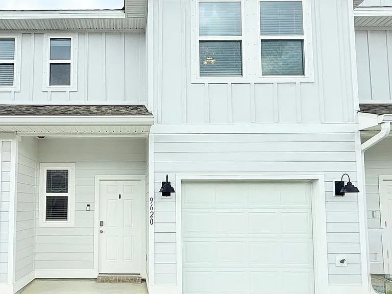 9620 Nature Creek Blvd — Photo 1
