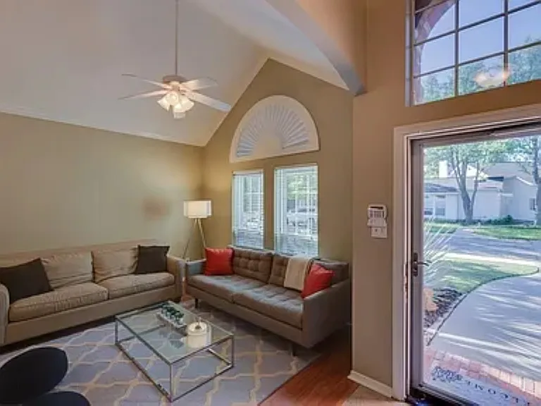 4035 Briarbend Rd — Photo 3