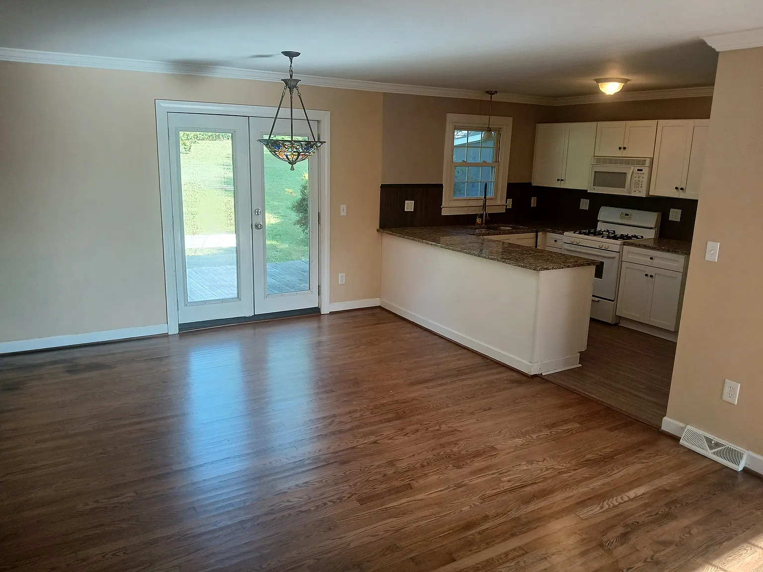 3 bed, 1409 sqft, $1,600 — Photo 3
