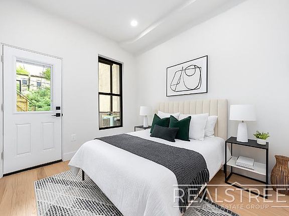 5th image of 1274 Jefferson Ave #8