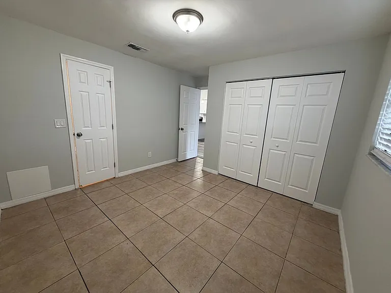 501 Saint Michaels Way — Photo 27