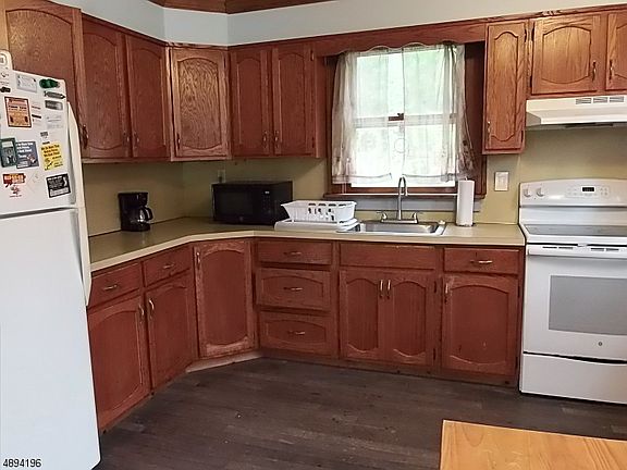 2nd image of 17 Birchwood Dr