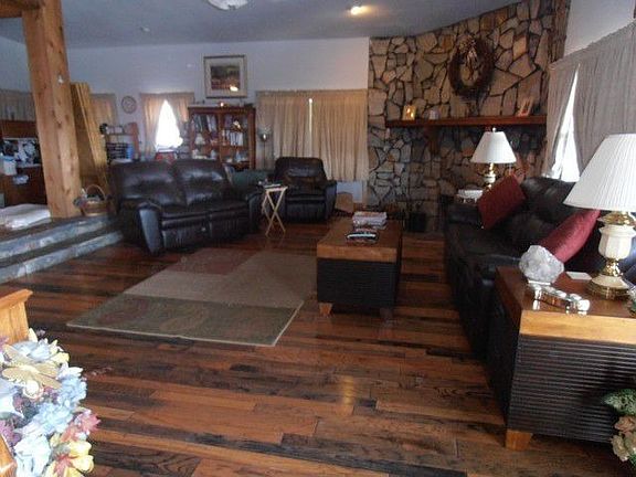 4th image of 1495 Spruce Road