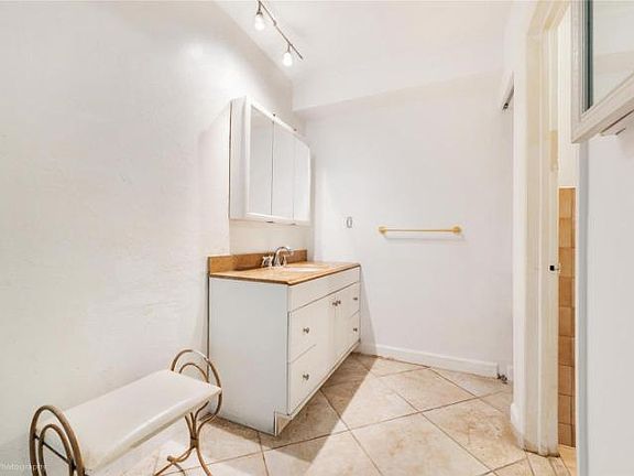 5th image of 8335 SW 72nd Ave #102C