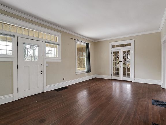 3rd image of 1422 Vance Ave