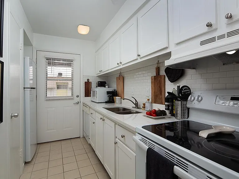 72 7th St S #309 — Photo 17