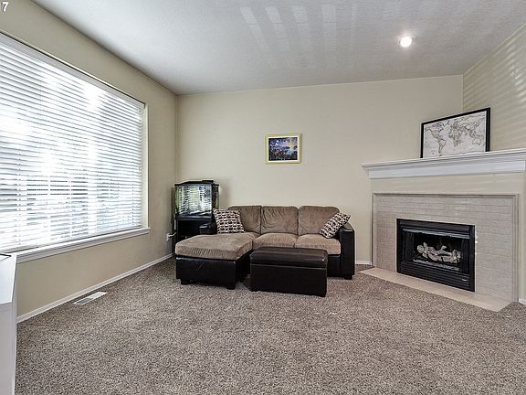 4th image of 1104 SE Alika Ave