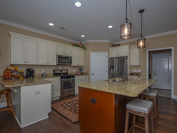 5th image of 1111 Osler Ct