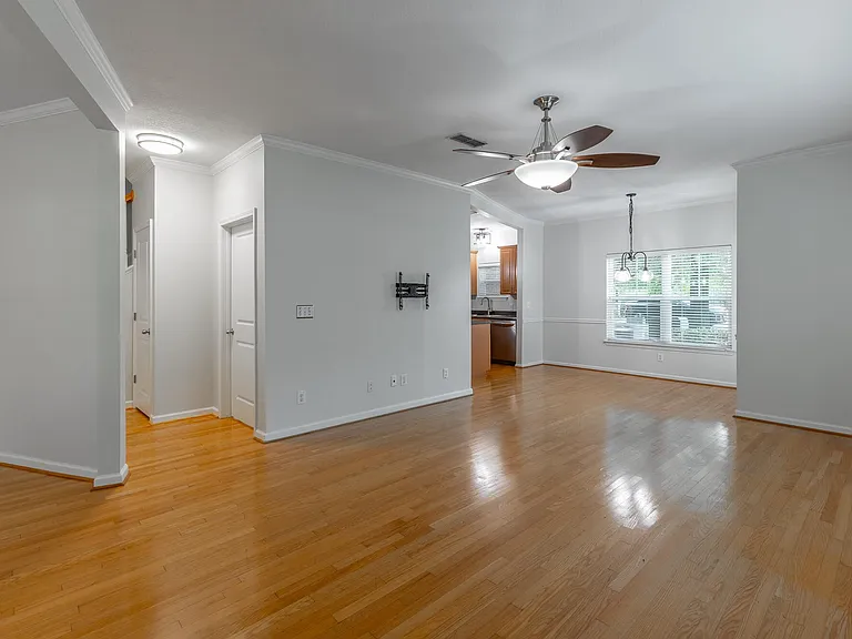 2105 Regency Ct — Photo 5